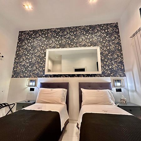Elegance Rooms Spaccanapoli Bagian luar foto