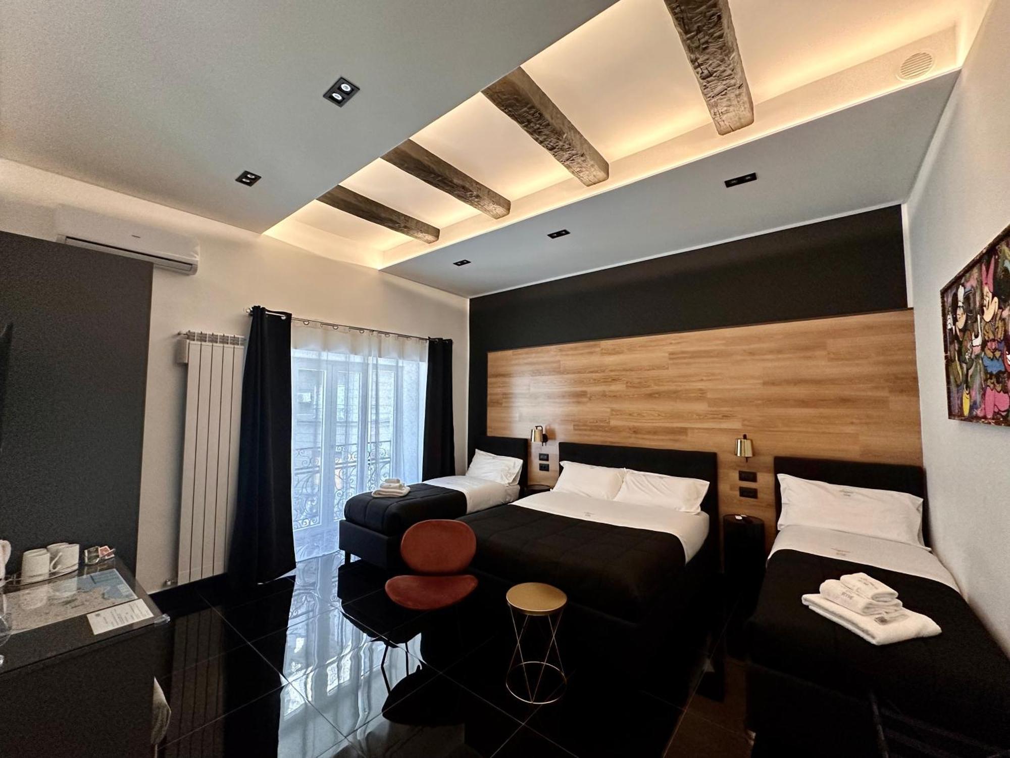 Elegance Rooms Spaccanapoli Bagian luar foto