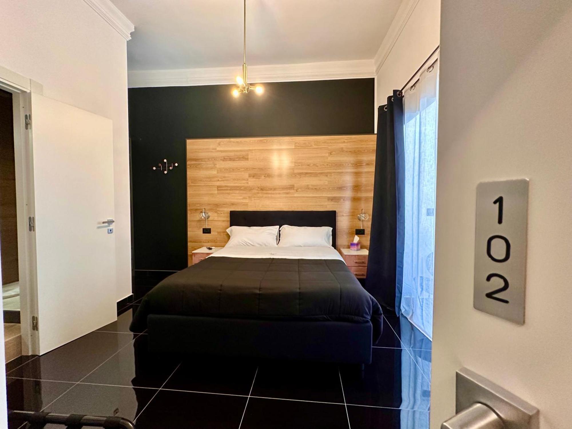 Elegance Rooms Spaccanapoli Bagian luar foto