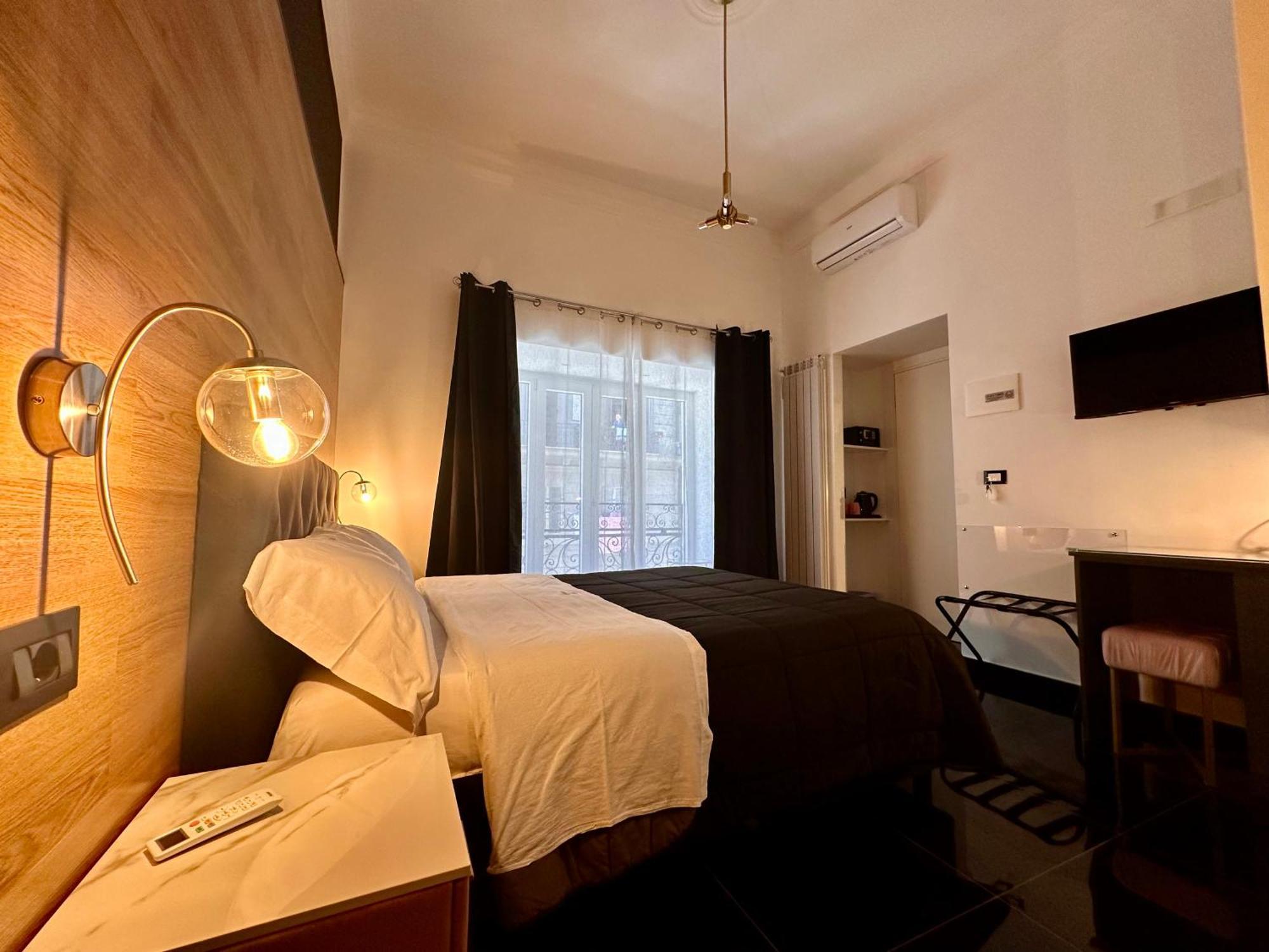 Elegance Rooms Spaccanapoli Bagian luar foto