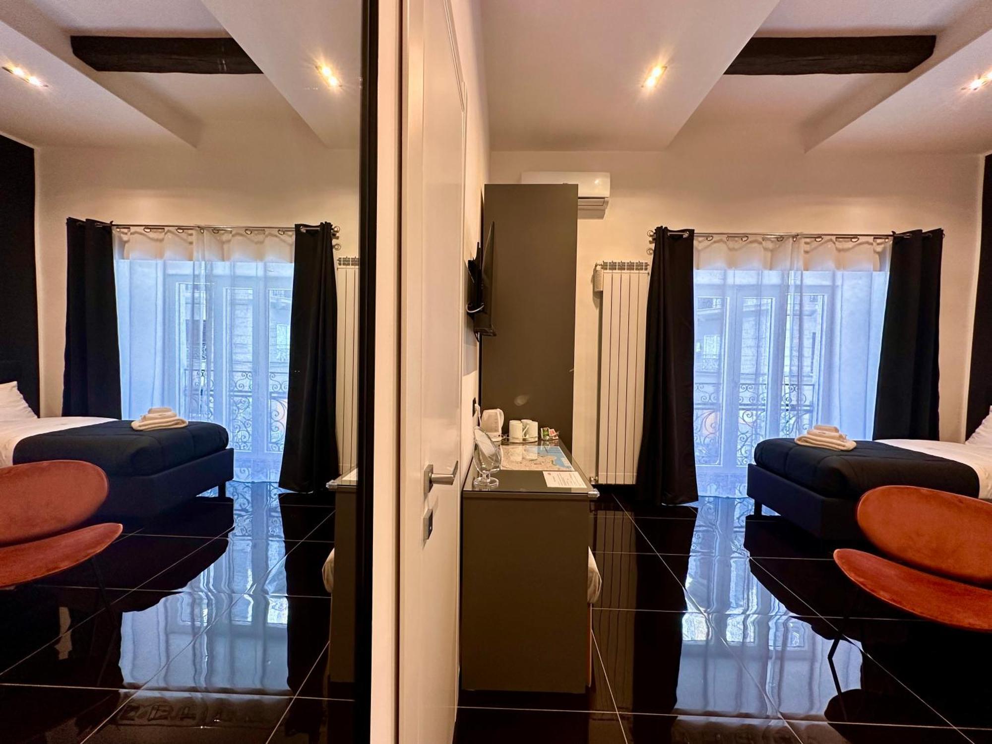 Elegance Rooms Spaccanapoli Bagian luar foto