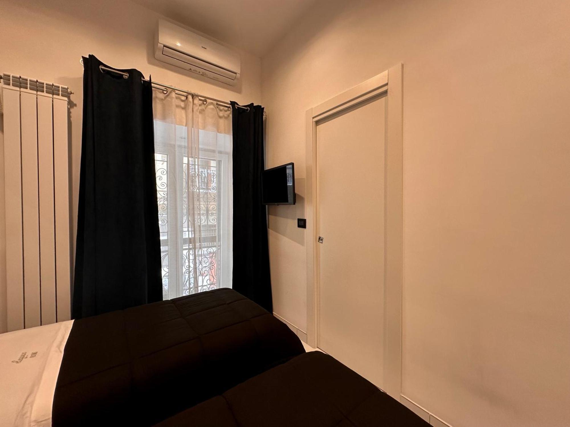 Elegance Rooms Spaccanapoli Bagian luar foto