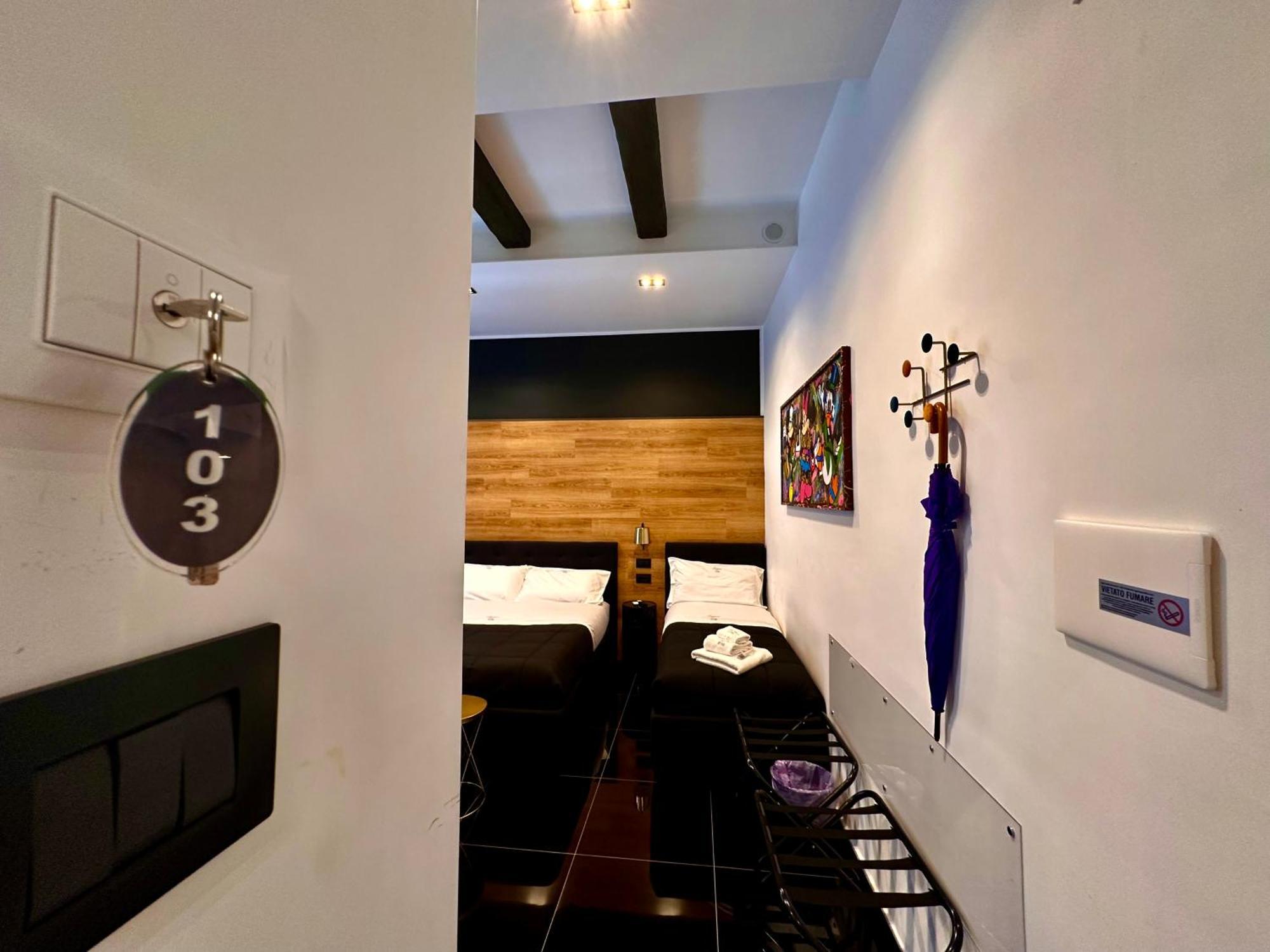Elegance Rooms Spaccanapoli Bagian luar foto