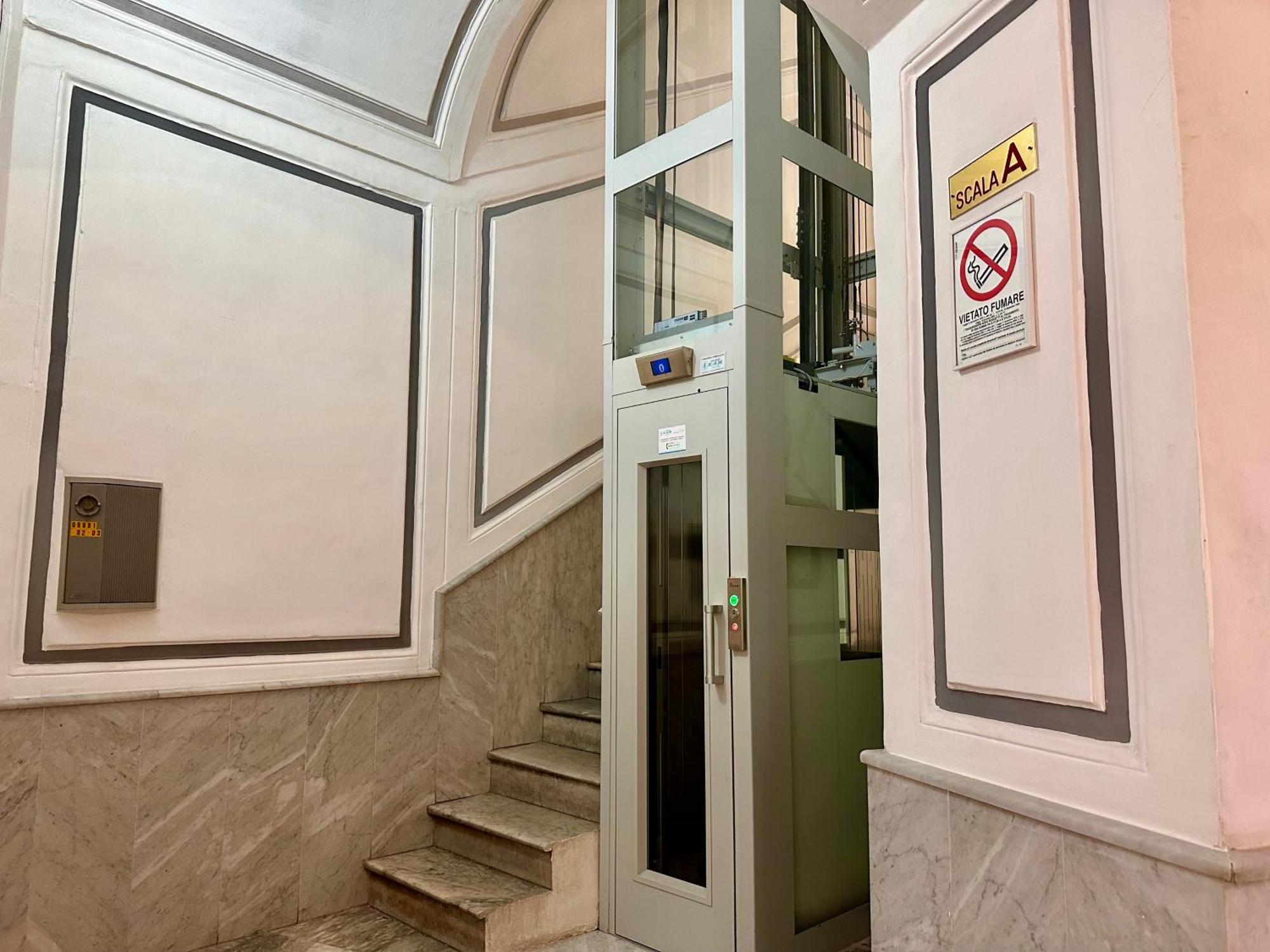 Elegance Rooms Spaccanapoli Bagian luar foto