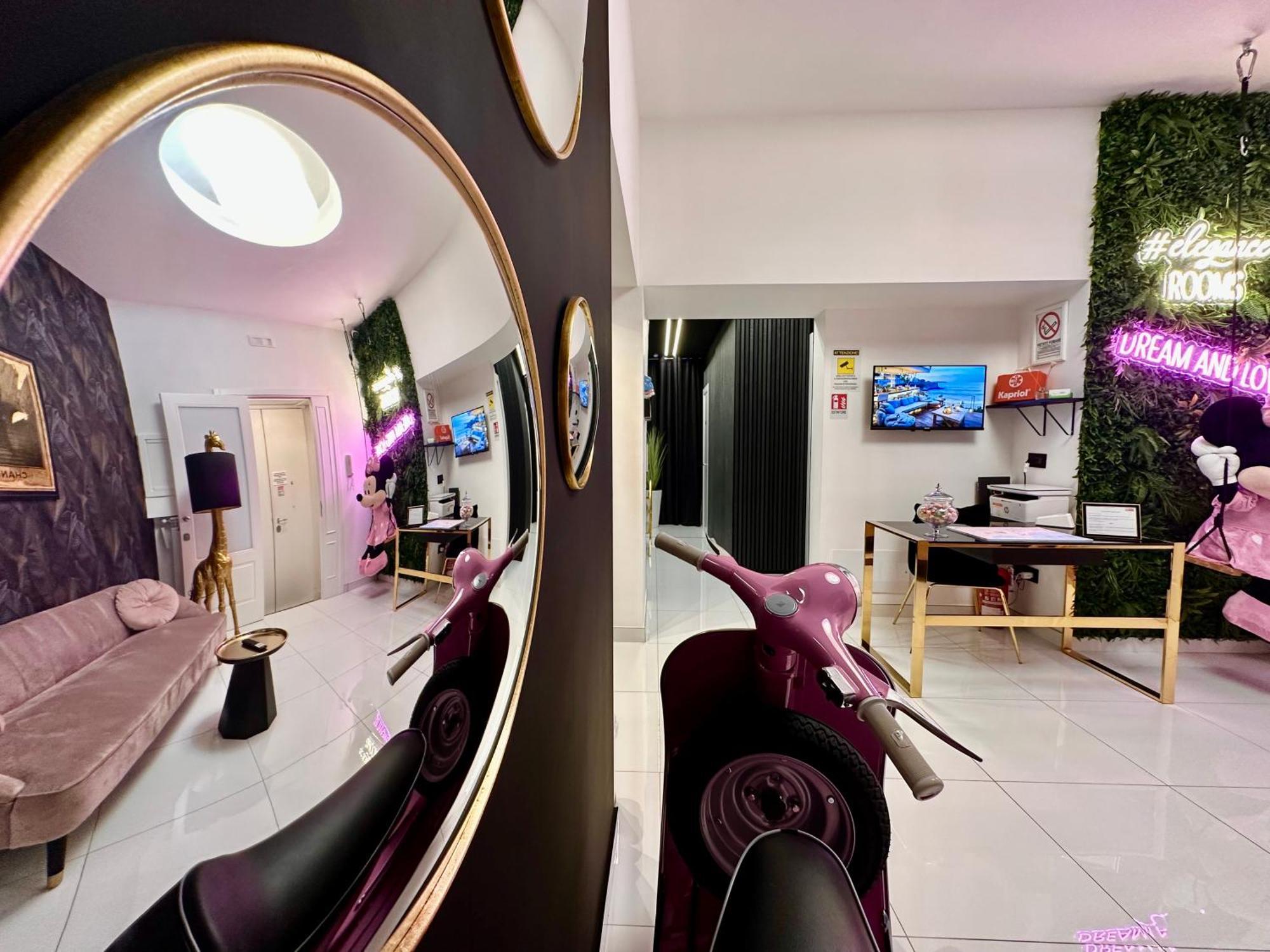 Elegance Rooms Spaccanapoli Bagian luar foto