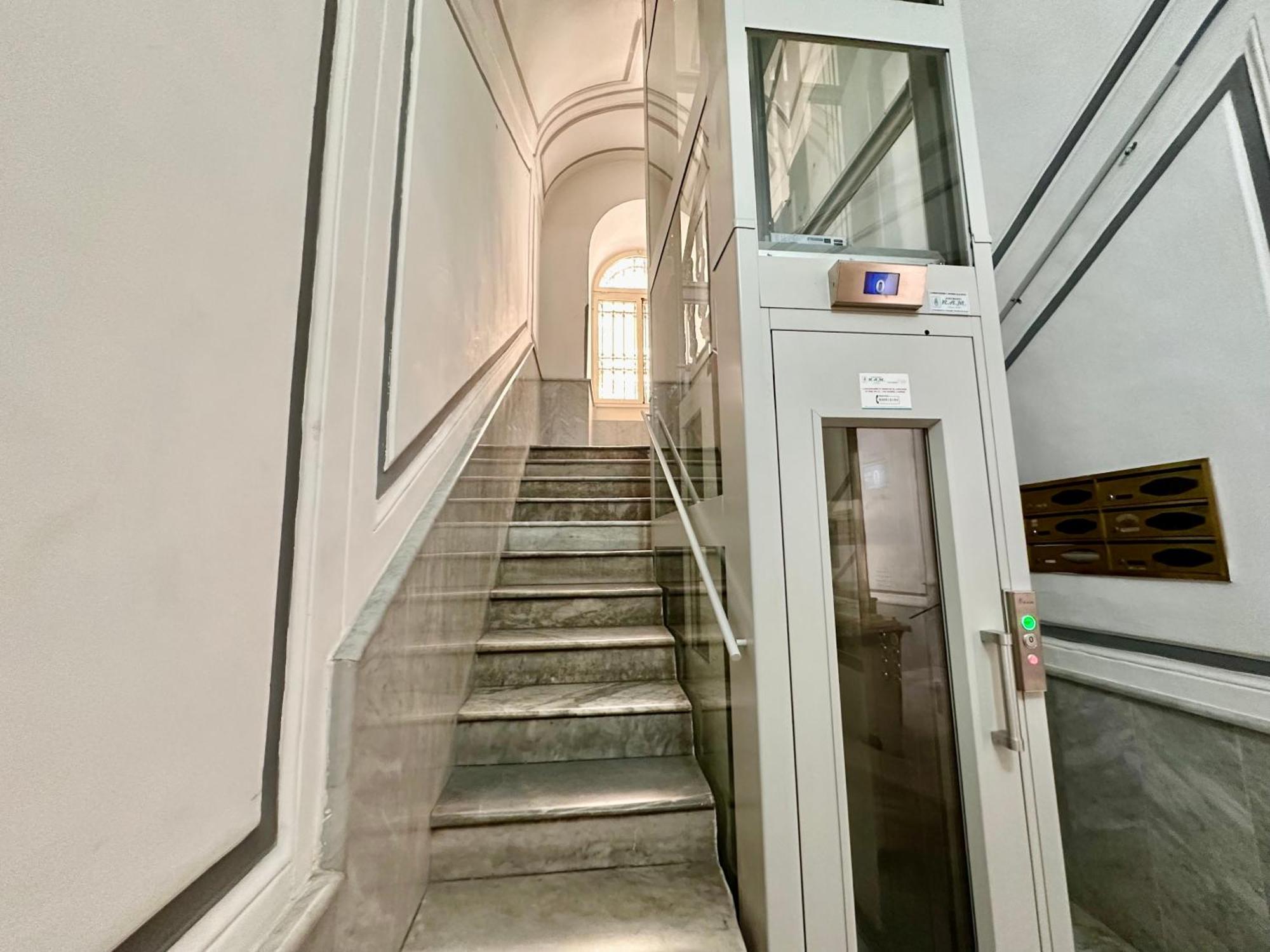 Elegance Rooms Spaccanapoli Bagian luar foto