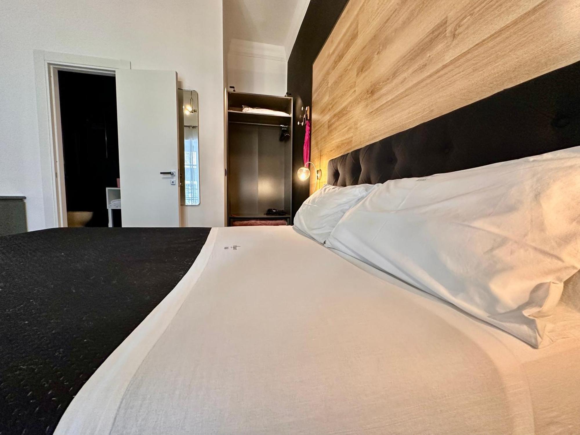 Elegance Rooms Spaccanapoli Bagian luar foto