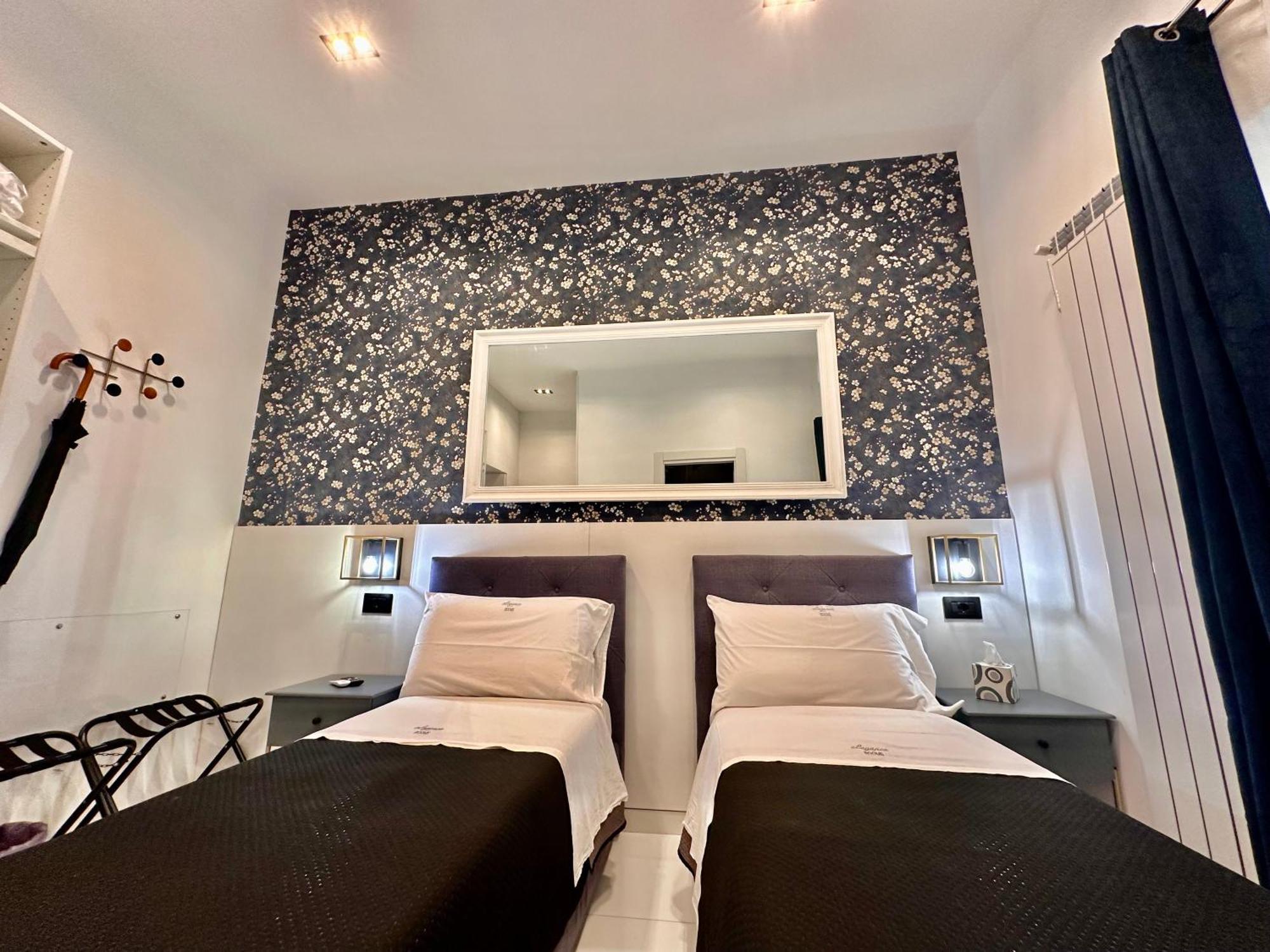 Elegance Rooms Spaccanapoli Bagian luar foto