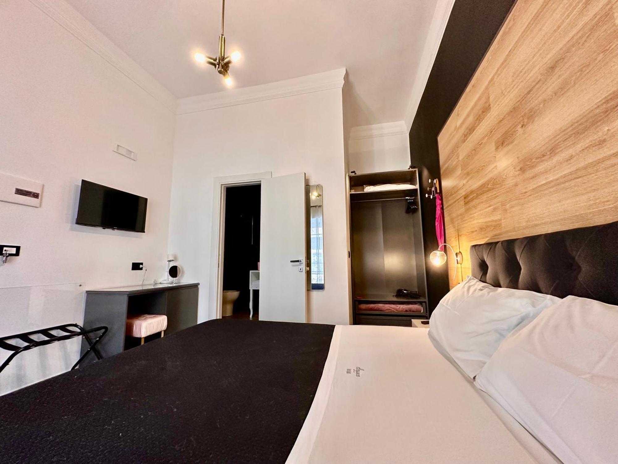 Elegance Rooms Spaccanapoli Bagian luar foto