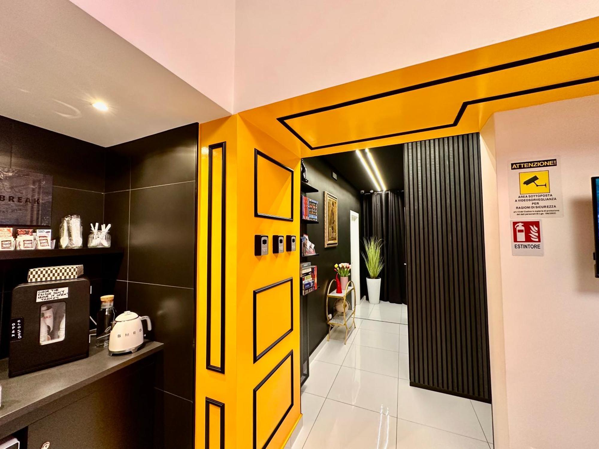 Elegance Rooms Spaccanapoli Bagian luar foto